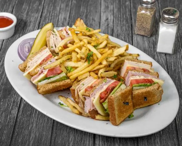 mos-grill - Classic Club Sandwich