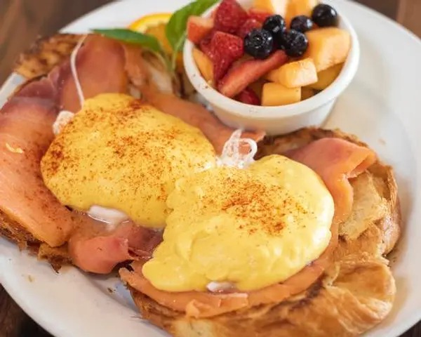 moz-cafe-inc - Lox Benedict