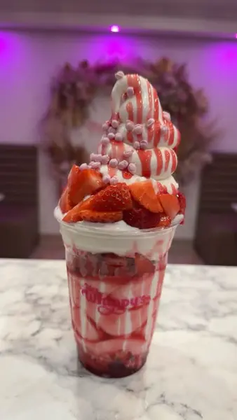 mrs-whippy - Super Strawberry Sundae