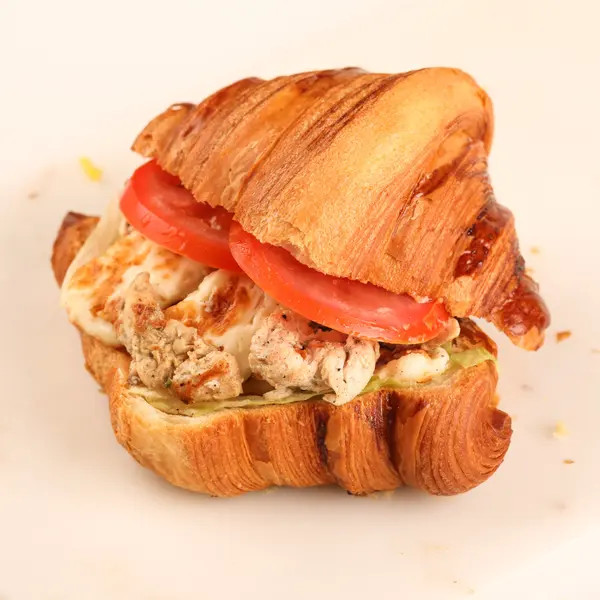 muqsaf-90-مقصف-٩٠ - Chicken n Halloumi Croissant
