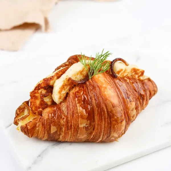 muqsaf-90-مقصف-٩٠ - Halloumi Croissant