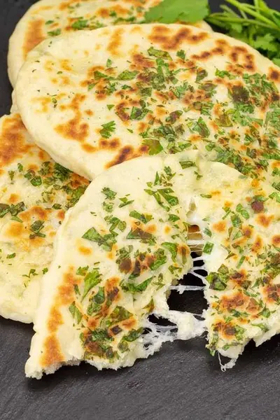 naan-n-curry - Spinach and Cheese Naan