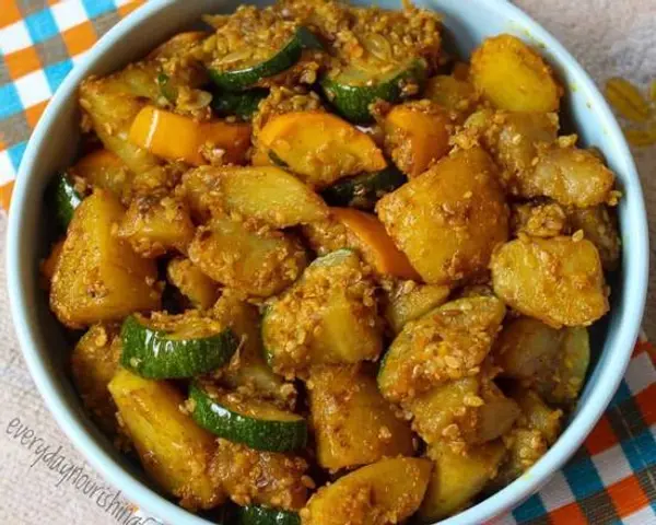 namaste-indian-cuisine - Zucchini and potatoes Curry