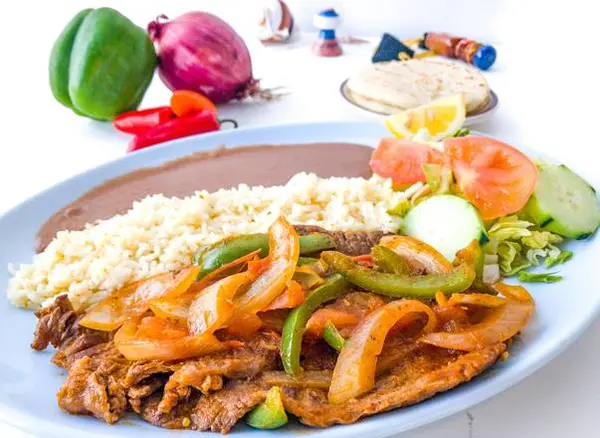 naomis-pupuseria-restaurant - Bistec Encebollado / Steak with Onions  