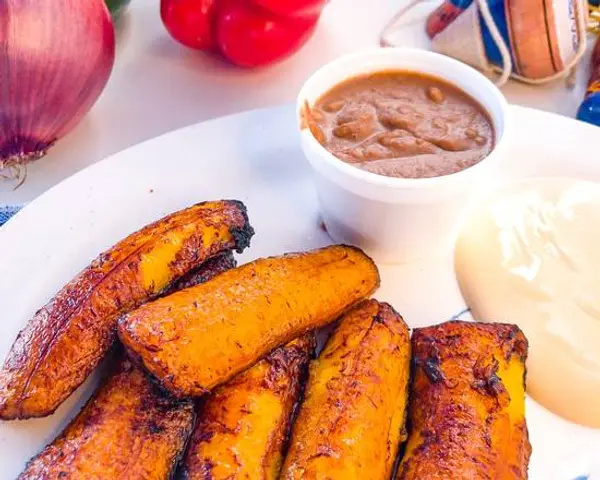 naomis-pupuseria-restaurant - Plátanos con Crema y Frijoles / Fried Plantain with Beans and Sour Cream