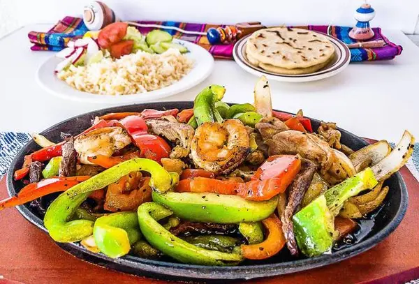 naomis-pupuseria-restaurant - Fajitas