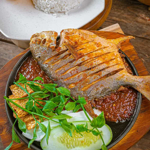 nasi-dulang-daun-pisang-bangi-al - SAMBAL BAKAR BAWAL