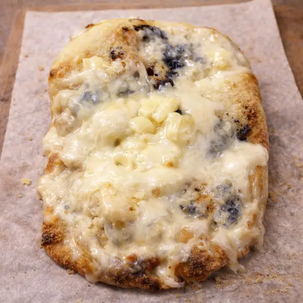 natural-life - فوكاشيا رومان 4 انواع جبن / Focaccia Romana 4 Formaggi