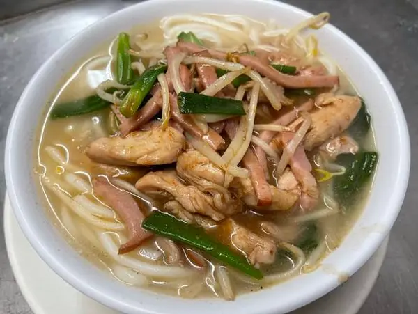 new-regent-cafe - Chicken & Ham w/ XO Sauce Noodle Soup XO三絲湯粉