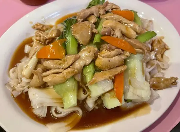 new-regent-cafe - Fried Chicken Flat Rice Noodle 濕炒雞河