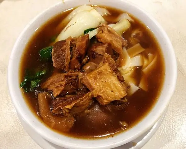 new-regent-cafe -  Beef Brisket Noodle Soup 牛腩牛筋湯粉