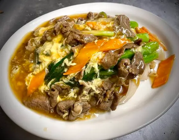 new-regent-cafe - Beef Chow Fun w/ Egg 湿炒滑蛋牛肉河粉