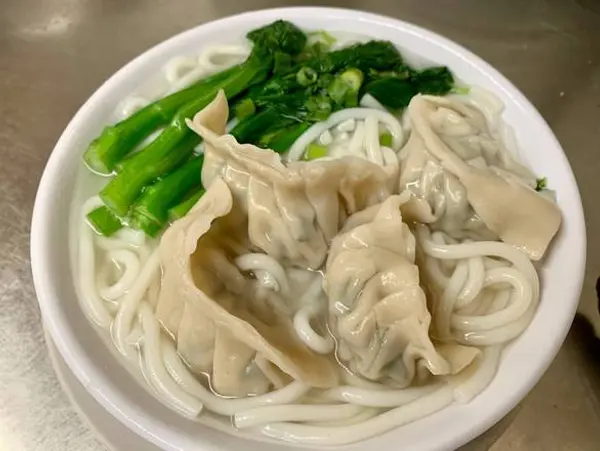 new-regent-cafe - Cabbage  & Pork Dumpling Noodle Soup 椰菜水餃汤粉