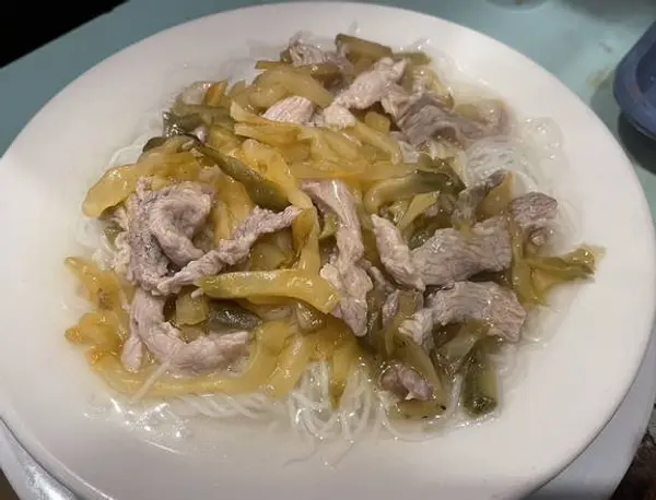 new-regent-cafe - Shredded Pork w/ Preserved Vege Noodle Soup 榨菜肉丝汤粉