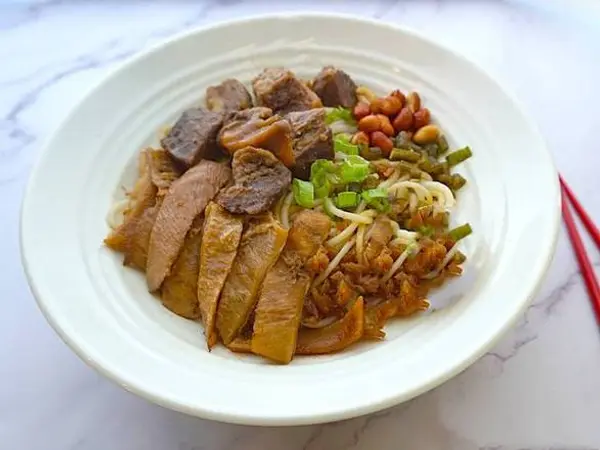 noodle-stop - Stewed Beef Brisket with Beef Tripes  Guilin Rice Noodle Soup 牛腩牛肚桂林米粉