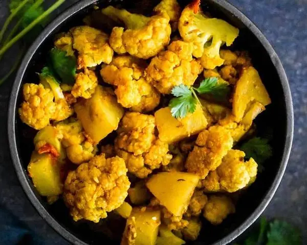 noor-indian-fusion-kitchen - Ayurvedic Potato Cauliflower with Cumin and Tumeric