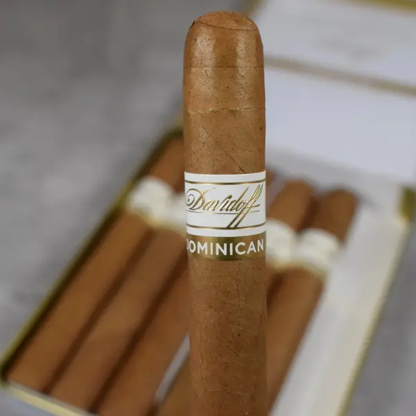 ocean-anari-restaurant-e-lounge-bar - Davidoff Primeros Dominican Cigar