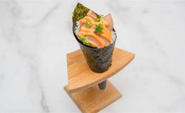 oishii-mika-sushi - Spicy Hamachi Hand Roll