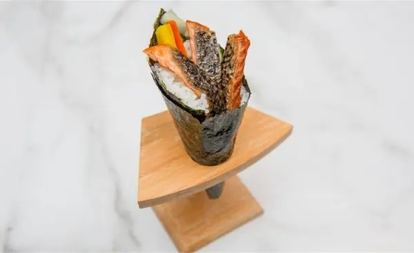 oishii-mika-sushi - Salmon Skin Hand Roll