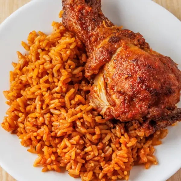 olori-african-cuisine - ARROZ JOLLOF SERVIDO CON 2 PROTEÍNAS