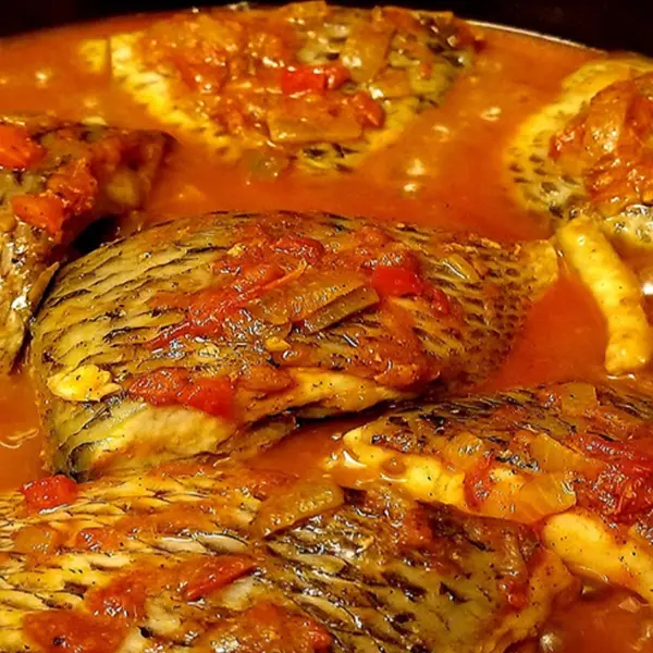 olori-african-cuisine - PESCADO TILAPIA EN SALSA DE PIMIENTA