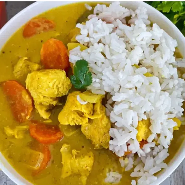 olori-african-cuisine - CURRY CHICKEN SAUCE SERVE WITH WHITE RICE