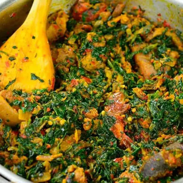 olori-african-cuisine - PROTEÍNA EFO RIRO 2 SERVIDA CON CUALQUIER TRAGADO