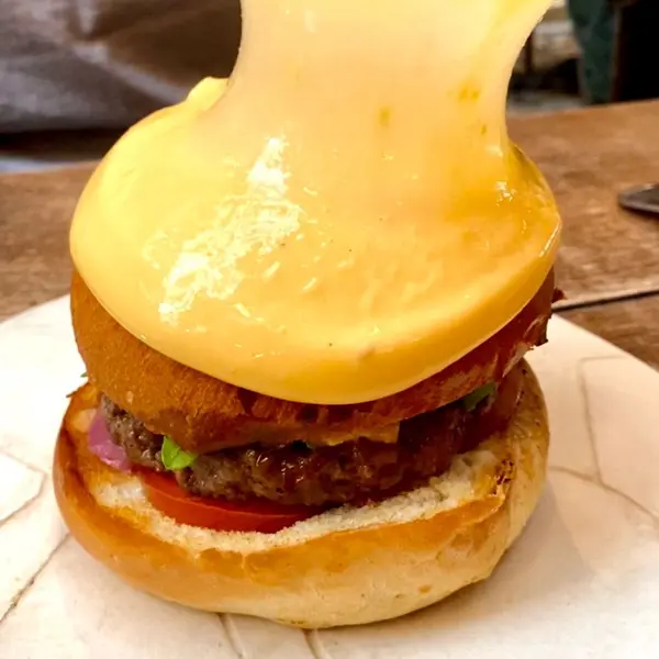 one-one-paris - Sexy Cheesy Burger (available in veggie version)