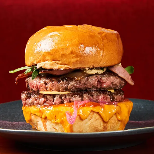 one-one-paris - Double Burger carnivore 🤤🍔 (bacon pour la photo, mais a ajouter si vous le voulez)