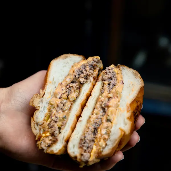 one-one-paris - Una hamburguesa con queso triturada (simple, básica 😎)