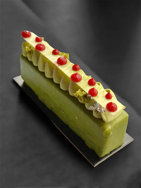 one65-patisserie-restaurant - Matcha Strawberry Cake - Individual Size