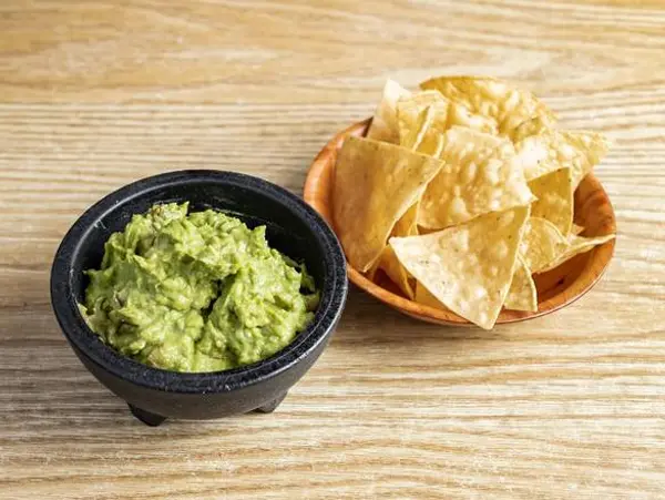 papalote-mexican-grill - Guacamole and Chips