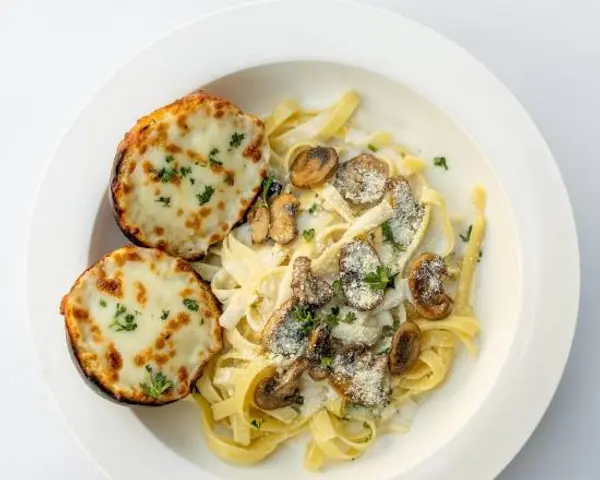 pasta-train - Fettuccine Alfredo with Mushroom