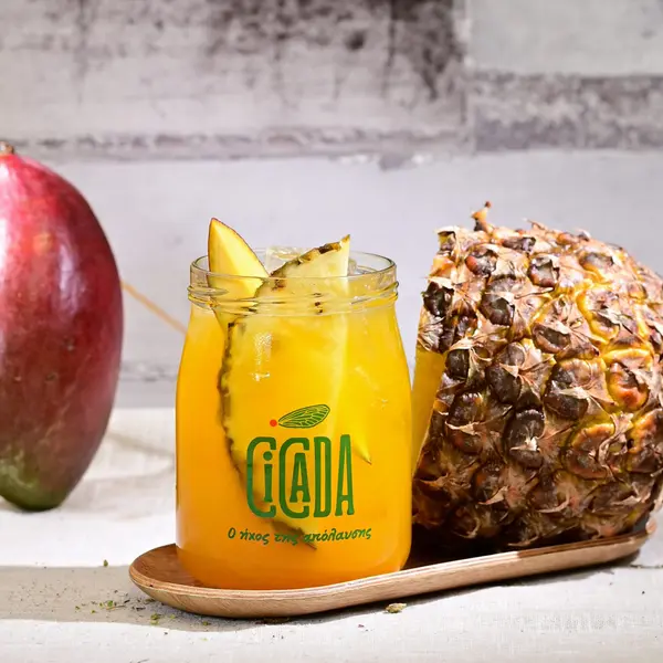 people-beach-bar - MANGO & PINEAPPLE