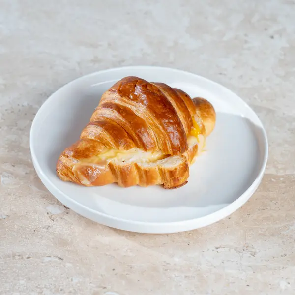 perla-mare-lounge - Cheese croissant