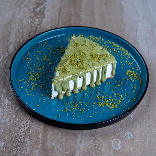 perla-mare-lounge - Pistachio cheesecake