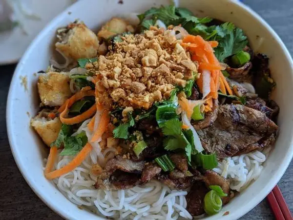 pho-hung - #37 Bun Cha Gio Thit Nuong (Vermicelli Noodle With Lemon Grass Pork and Egg Roll)