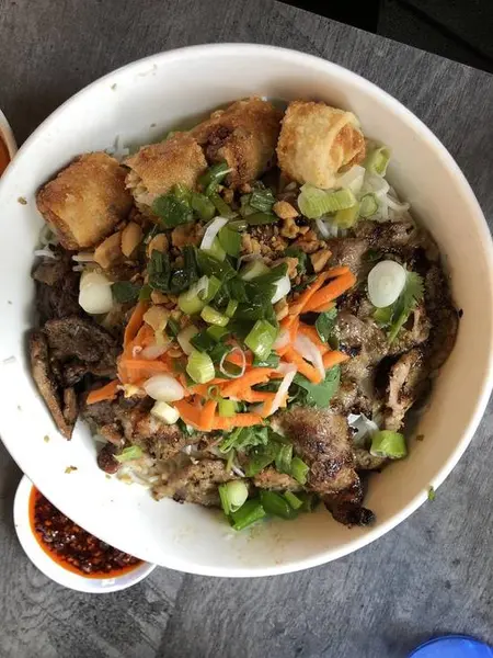 pho-hung - #42 Bun Ga Nuong Sa Va Cha Gio (Vermicelli Noodle With Lemon Grass Chicken and Egg Roll)