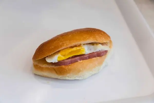 pineapple-king-bakery - Spam and Egg Bun 餐肉蛋包