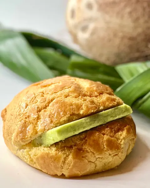 pineapple-king-bakery - Pandan Coconut Butter Pineapple Bun 班蘭椰汁菠蘿油