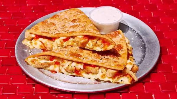 pizza-hut - Buffalo Chicken Melt