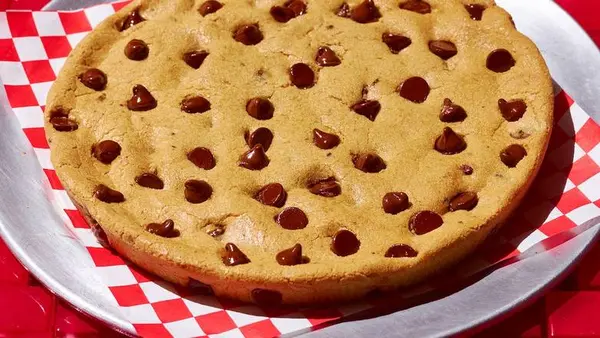 pizza-hut - Ultimate Chocolate Chip Cookie