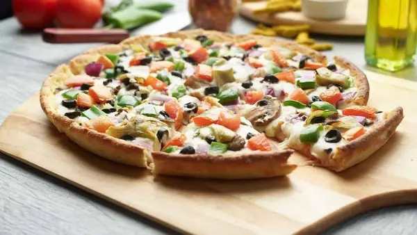 pizza-twist - Plant-Based Bombay Garlic Chicken Pizza Twist