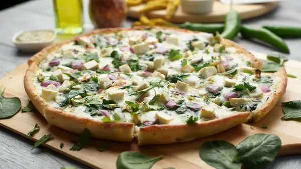 pizza-twist - Palak (Pesto) Veggie/ Paneer Pizzatwist