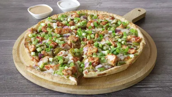 pizza-twist - Plant-Based Manchurian Chicken Pizza Twist