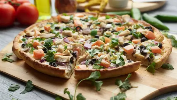 pizza-twist - Indian Garlic Chicken Pizzatwist