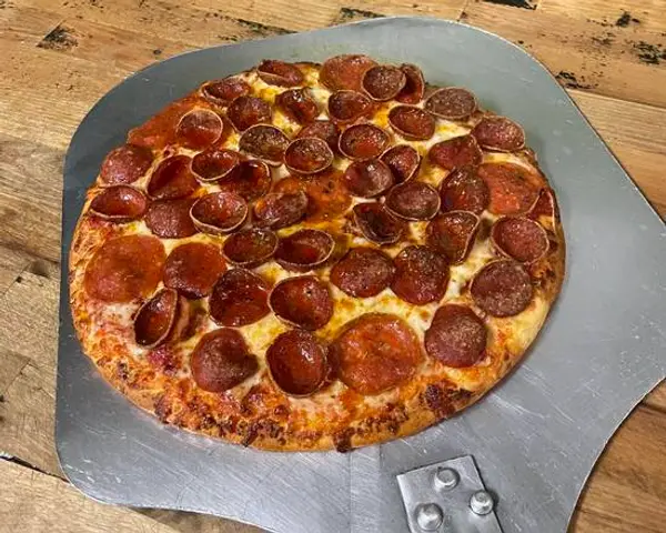 pizza-wings-rockroll - Tommy Lee Pepperoni Lover Pie and Char Pepperoni (10'')