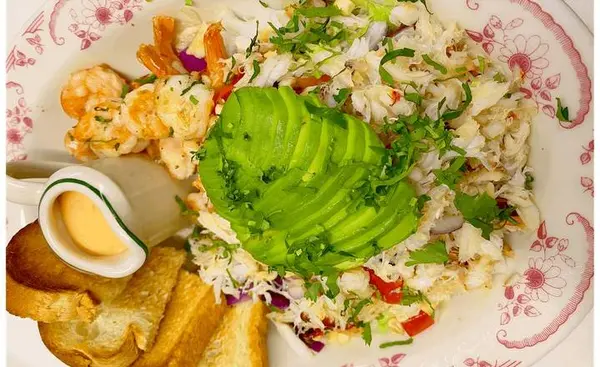 plain-jane - Salad Grande with Dungeness Crab Meat