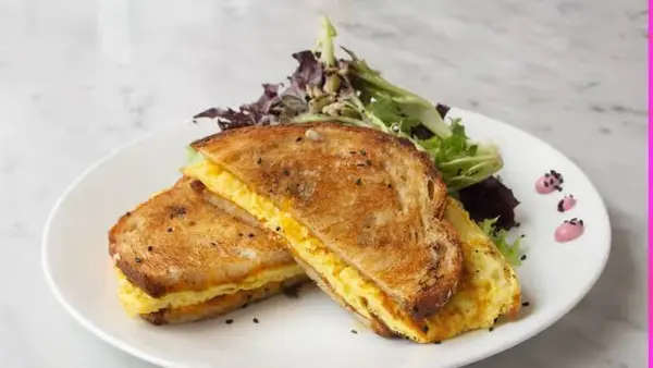 poa-cafe - Egg and Cheese Melt