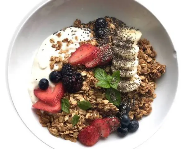 poa-cafe - Granola Yogurt Bowl